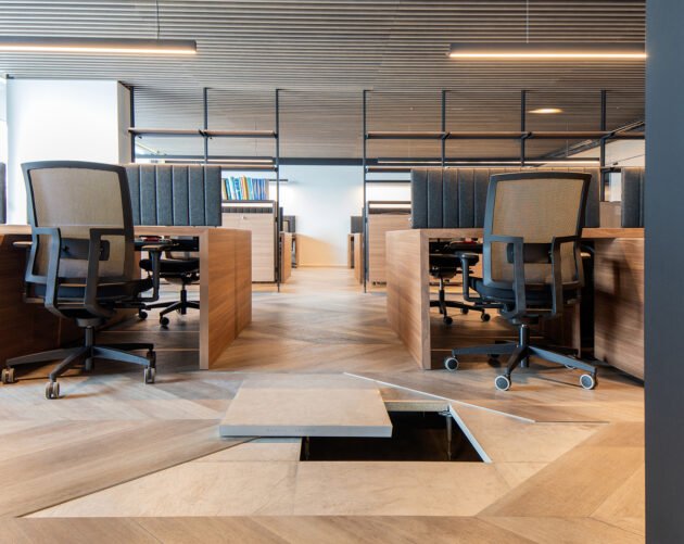 Raised flooring system in an office